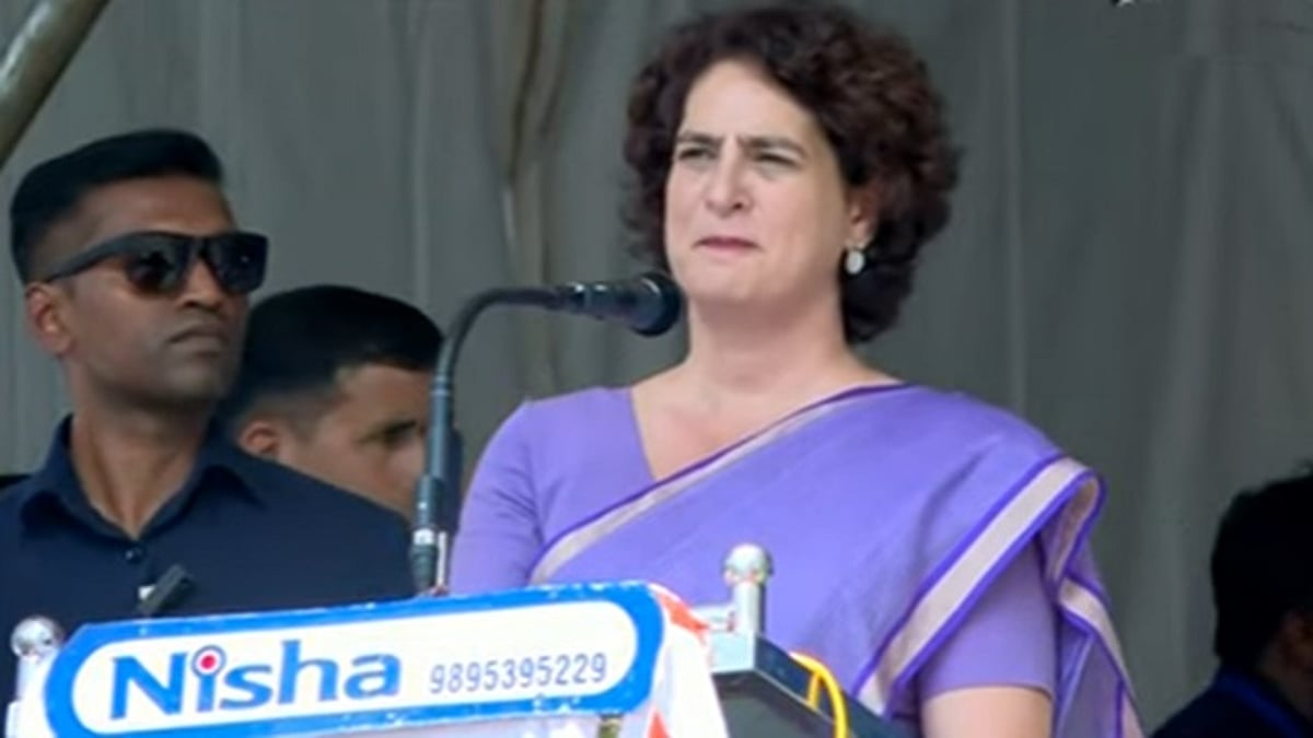 உங்களுக்கு சேவையாற்ற வாய்ப்பு தாருங்கள்: பிரியங்கா காந்தி