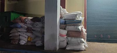 கம்பத்தில் 4.6 டன் ரேஷன் அரிசி மூட்டைகள் பறிமுதல்: இளைஞா் கைது