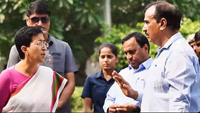 தில்லியில் மாசுக்குக் காரணம் பாஜகவின் மோசமான அரசியல்: அதிஷி