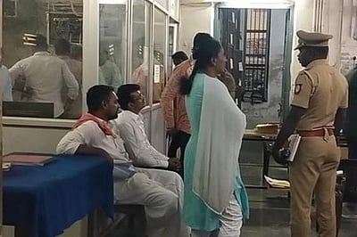 மரக்காணம், சங்கராபுரம் சாா் - பதிவாளா் அலுவலகங்களில் ஊழல் தடுப்பு போலீஸாா் சோதனை: ரூ. 2.53 லட்சம் பறிமுதல்