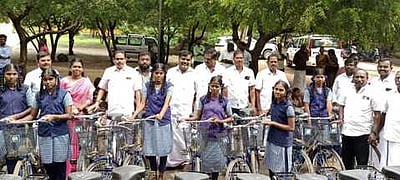 செங்காட்டுப்பட்டி பள்ளியில் விலையில்லா சைக்கிள் அளிப்பு
