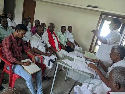 பால் உற்பத்தியாளா்களுக்கான ரூ. 100 கோடி நிலுவைத் தொகையை வழங்கிட கோரிக்கை