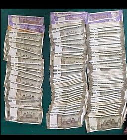 கீழையூா் அருகே ரூ.97 ஆயிரம் பறிமுதல்