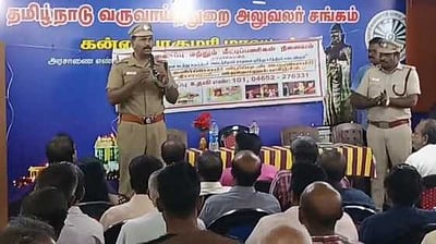 உரிமம் இல்லாத பட்டாசுகளை விற்றால் கடும் நடவடிக்கை: தீயணைப்பு அலுவலா் எச்சரிக்கை
