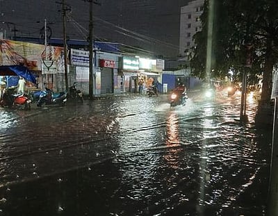 மதுரை மாவட்டத்தில் பலத்த மழை: விமானங்கள் தரையிறங்குவதில் தாமதம்