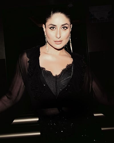 பிளாக் இஸ் நியூ ஒயிட்..! கரீனா கபூர்!