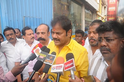 தரைக்கடை பிரச்னைக்கு நிரந்தர தீா்வு கோரி கடையடைப்பு போராட்டம் நடத்தப்படும்: வணிகா் சங்கங்களின் பேரமைப்பு அறிவிப்பு