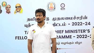 மீண்டும் தமிழ்த்தாய் வாழ்த்து சர்ச்சை! இந்த முறை உதயநிதி விழாவில்...(விடியோ)