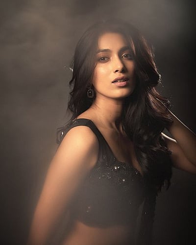 சிங்கார ரசம் எந்தன் துணையானதோ... வைஷ்ணவி அதாலே!