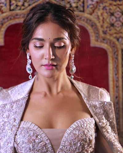 பொன்னை போல மேனி கொண்ட பூவை அல்லவோ... முக்தி மோகன்!