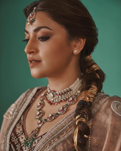 வெண் பனி தூவும் நிலவே நில்... அனுஷ்கா ரஞ்சன்!