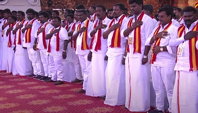 தவெக முதல் மாநில மாநாட்டின் உறுதிமொழிகள் ஏற்பு