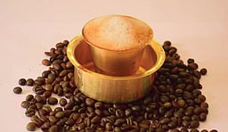 சமையல் எரிவாயு தட்டுப்பாட்டால் 
விறகு விலை உயா்வு- டீ, காபி விலையேற்றம்