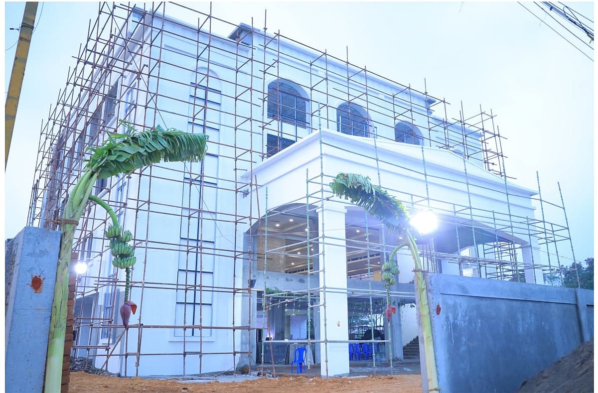 சத்யா கட்டியுள்ள திருமண மண்டபம்