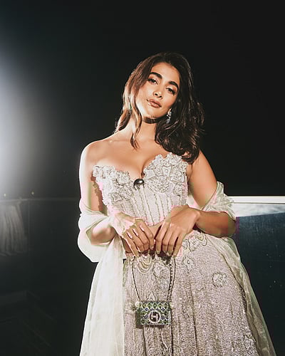 சாக்லேட் நிலவே... பூஜா ஹெக்டே!