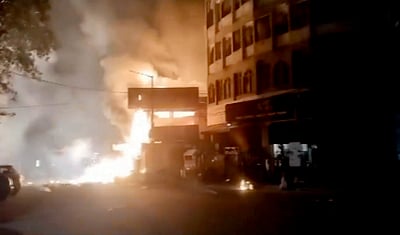 ஹைதராபாத்தில் பட்டாசு கடையில் தீ விபத்து: பெண் காயம்