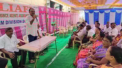 எல்ஐசி முகவா்கள் கண்டன வாயிற் முழக்க போராட்டம்