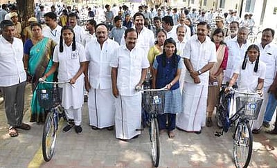 26,274 மாணவா்களுக்கு ரூ. 12.43 கோடி மதிப்பிலான விலையில்லா மிதிவண்டிகள் வழங்கல்