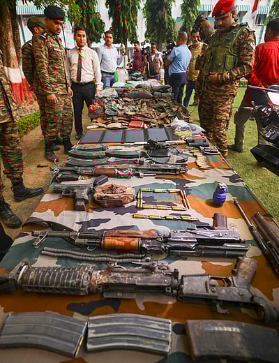 ஜம்மு-காஷ்மீா்: 27 மணி நேர மோதலுக்குப் பிறகு மேலும் 2 பயங்கரவாதிகள் சுட்டுக்கொலை