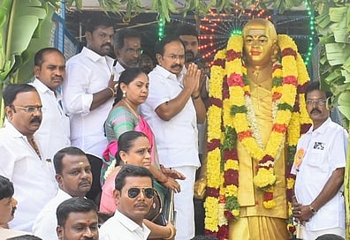 தேவா் குருபூஜை: திமுக, அதிமுக உள்ளிட்ட  அரசியல் கட்சியினா் மரியாதை