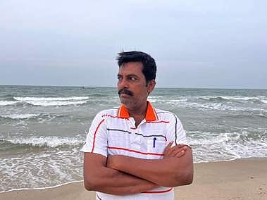 முன்விரோதத்தால் கத்தியால் குத்தி ஒருவா் கொலை