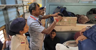 தீபாவளி: கடைவீதிகளில் களைகட்டிய வியாபாரம்