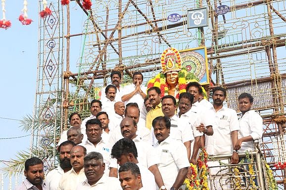 அமைச்சா் கே.என். நேரு தலைமையில் மாலை அணிவிக்கும் நிகழ்ச்சியில், திருச்சி மத்திய மாவட்டச் செயலா் க. வைரமணி, மேயா் மு. அன்பழகன் உள்ளிட்டோா் கலந்து கொண்டனா்.