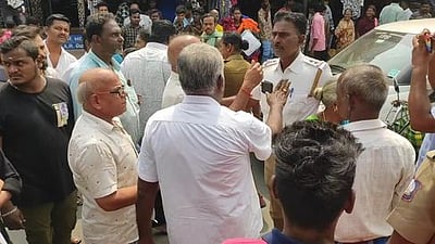 ஈரோட்டில் ஜவுளி வணிக வளாக வியாபாரிகள் முற்றுகை