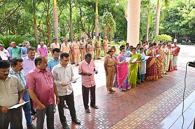 காவல் துறையினா் தேசிய ஒருமைப்பாட்டு உறுதிமொழி ஏற்பு