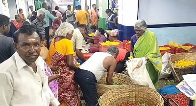 தீபாவளி பண்டிகை: மல்லிகைப் பூ கிலோ ரூ.1,500