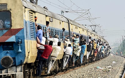 தீபாவளி பண்டிகை: நாடு முழுவதும் 2,800 சிறப்பு ரயில்கள் இயக்கம்