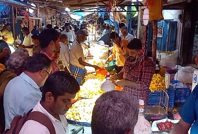 தீபாவளியை முன்னிட்டு பூக்களின் விலை கடும் உயர்வு!