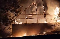 தில்லி அடுக்குமாடிக் குடியிருப்பில் தீ விபத்து: மெட்ரோ அதிகாரி உள்பட மூவர் பலி!