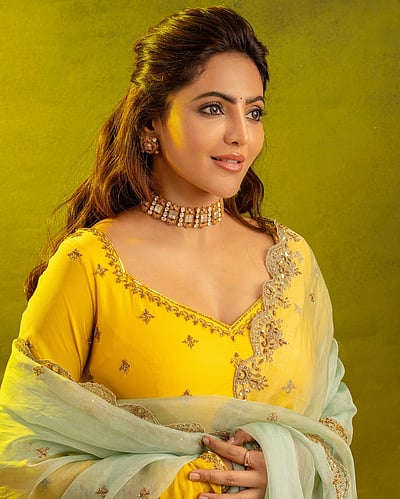 மஞ்சக்காட்டு மைனா... அதுல்யா