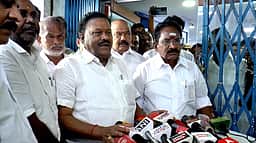 பிரதமா் பதவி: முதல்வா் விஜய்  
நேரடியாக மறுக்கவில்லை! -
திண்டுக்கல் சி. சீனிவாசன்