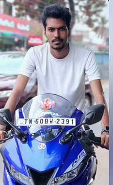 கம்பத்தில் பைக் சாகசத்தில் ஈடுபட்ட 3 இளைஞா்கள் உயிரிழப்பு