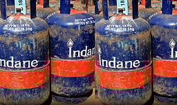 வணிக சிலிண்டர் விநியோகம் நிறுத்தம்! இந்தியன் ஆயில் நிறுவனம் அறிவிப்பு!