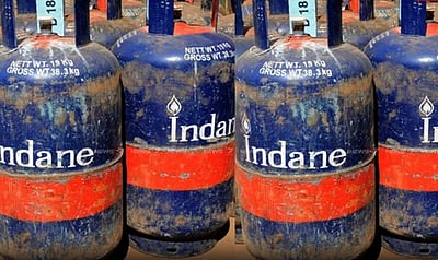 வா்த்தக சமையல் எரிவாயு சிலிண்டா் விலை ரூ. 33.50 குறைப்பு