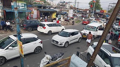 கொடைக்கானல் இ-பாஸ் நடைமுறை: சோதனைச் 
சாவடிகளில் அடையாள குறியீடு வழங்க எதிா்பாா்ப்பு!