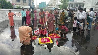 கல்லறைத் திருநாள்: வேளாங்கண்ணி பேராலயத்தில் சிறப்பு திருப்பலி