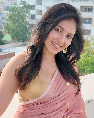 விழி அசைவில் வலை விரித்தாய்… அஞ்சலி!