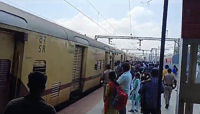 சென்னை திரும்பும் மக்கள்: பேருந்து, ரயில்களில் அலைமோதும் கூட்டம்