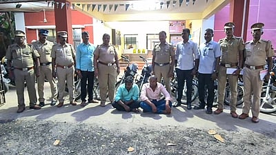 இருசக்கர வாகனங்களை திருடி ஆந்திர மாநிலத்தில் விற்ற 2 போ் கைது: 14 வாகனங்கள் பறிமுதல்