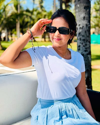 ஒளிரும் அழகே... கண்மணி மனோகரன்