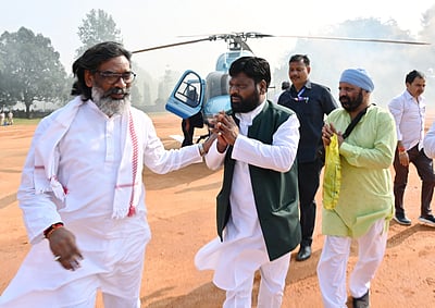 மோடிக்காக 90 நிமிடங்கள் நிறுத்தப்பட்ட ஹேமந்த் சோரன் ஹெலிகாப்டர்! குடியரசுத் தலைவரிடம் புகார்