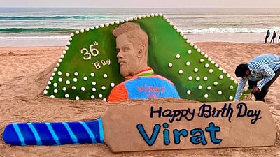 விராட் கோலி பிறந்தநாள்: மணற்சிற்பம் உருவாக்கி வாழ்த்து தெரிவித்த ஒடிஸா கலைஞர்!