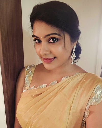 தங்கப் பதுமை... ரச்சிதா!