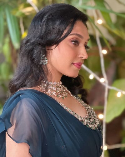 மாலா டீச்சரா, இவங்க... சிஜா ரோஸ்!