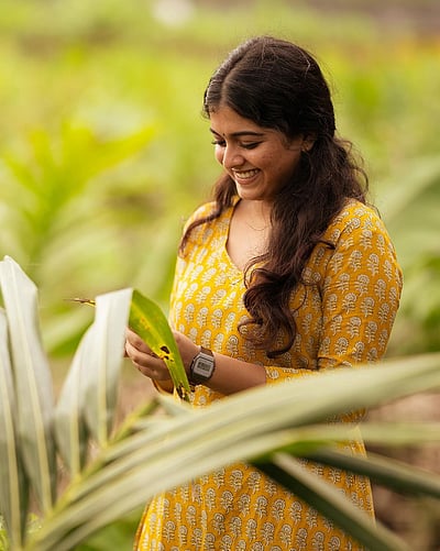 இயற்கையின் காதலி..! ரேவதி சர்மா!