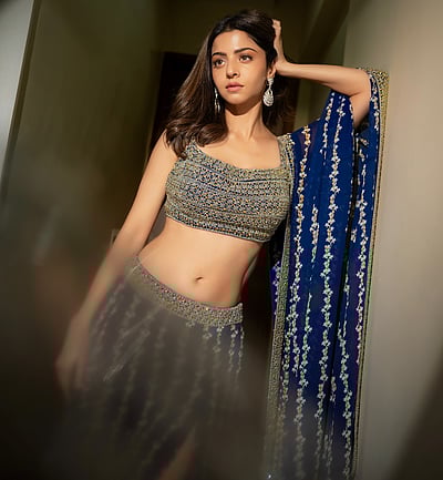 தேவதை வெளிவந்தபோதில்... வேதிகா!